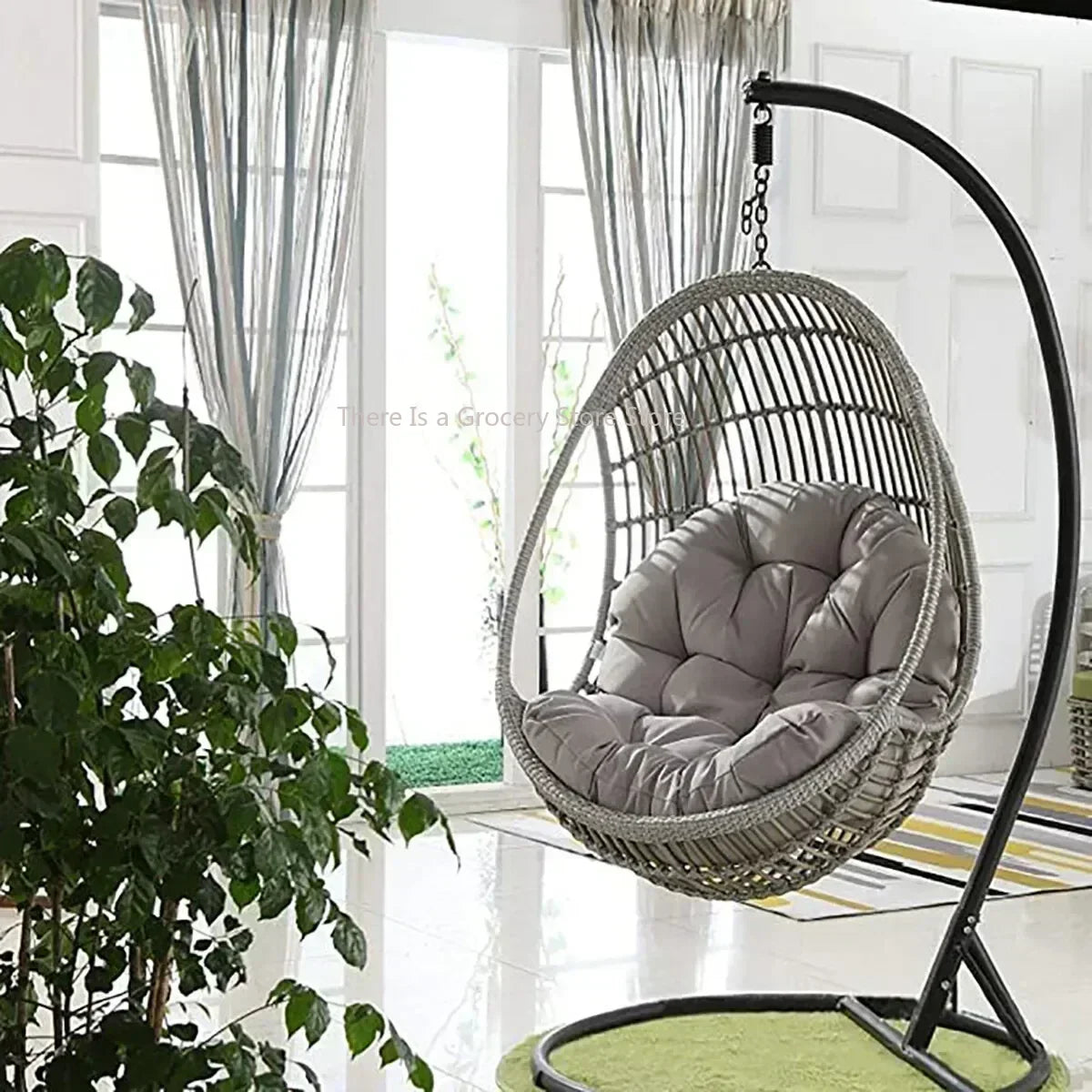 Fauteuil suspendu en forme d'œuf