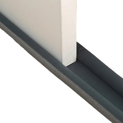 Joint d'étanchéité flexible pour bas de porte