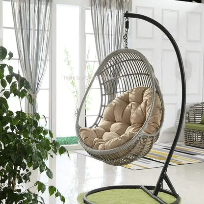 Fauteuil suspendu en forme d'œuf